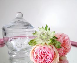 Sucrier, bonbonnière ou boîte à bijoux en verre 