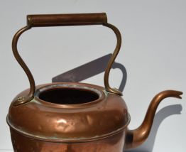 Bouilloire en cuivre et laiton vintage.