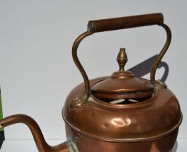 Bouilloire en cuivre et laiton vintage.