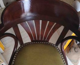 Véritable tabouret de comptoir de bistrot Parisien.