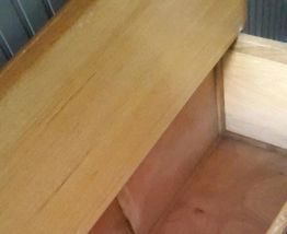 Coffre banc osier rotin vintage scandinave pieds compas 