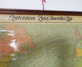 Ancienne carte du monde avec des lignes de navigation