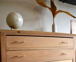 commode pieds compas