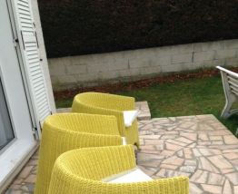 vends 3 fauteuils en rotin /osier de couleur jaune avec cous