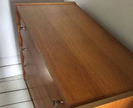 Commode vintage scandinave pieds fuseaux 