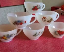 5 TASSES A THE DEPAREILLEES