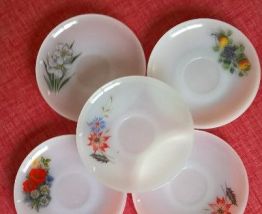 5 TASSES A THE DEPAREILLEES