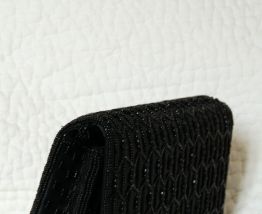 Pochette soirée noire satin  et perles occasion