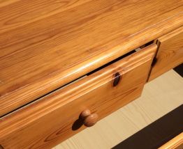 Commode en pin massif