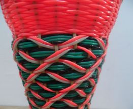 vase en verre et scoubidou , année 50