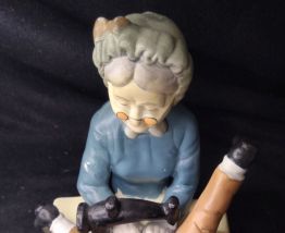 Figurine en biscuit de porcelaine