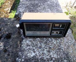 Radio réveil radialva des années 1970