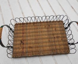 TRES BEAU PLATEAU EN ROTIN OSIER ET METAL  VINTAGE TBE 