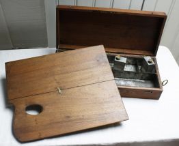 Boîte en bois et laiton à peinture ancienne