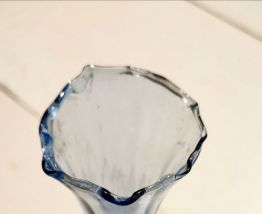 Soliflore ancien en verre soufflé 