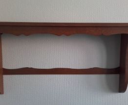 Étagère vintage à crochets 