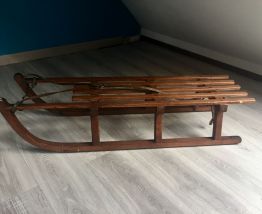 Luge en bois vintage