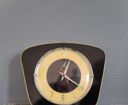 pendule Jaz transistor licato jaune et noire