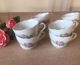 8 tasses porcelaine, décor roses shabby