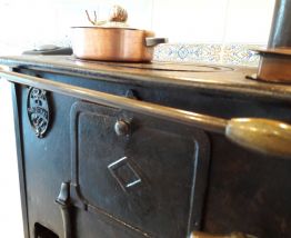 REPLIQUE  CUISINIERE"LA PARISIENNE" FONTE  FONCTIONNE A BOIS