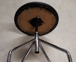 2 tabourets 1970 noir et chromes bon etat 