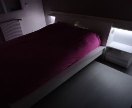 Ensemble lit et tête de lit hi fi