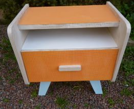 Meuble d'appoint en carton esprit vintage