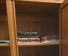 Armoire et table de chevet