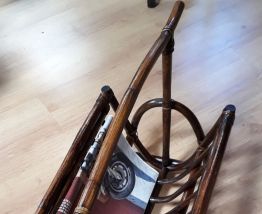 Porte-revues en rotin, banbou 50, 60's bon etat vu l age 48x