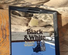 Plateau publicitaire Black and White whisky (Scotland)