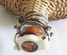 Bouteille en osier de Lourdes