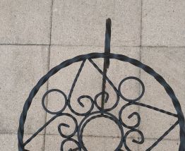 Porte plante en fer forgé