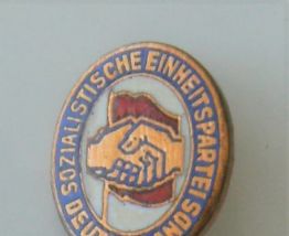 Broche épingle parti socialiste uni Allemagne Deutschland 