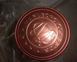 Boite cylindrique de la marque MALBORO