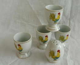 Ensemble de 4 coquetiers porcelaine/salière