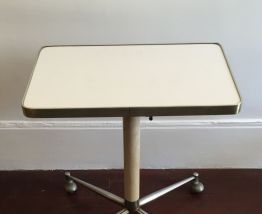 Tablette réglable en formica