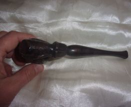 Ancienne pipe en bois sculpté