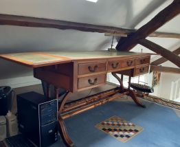 Bureau Régence, sous-main cuir