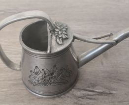 Arrosoir en étain, estampillé « La Maison de l’Etain »