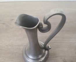 Pichet en étain, estampillé « Etains de l’Abbaye » France