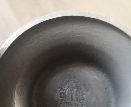 Pichet en étain, estampillé « Etains de l’Abbaye » France