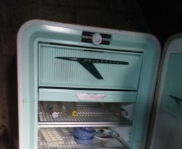 Réfrigérateur Frigeavia à restaurer