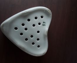 Faisselle en porcelaine en forme de coeur 