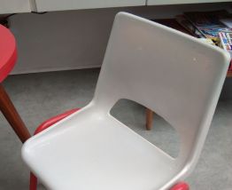 Paire de chaises école maternelle dlg Robin Day