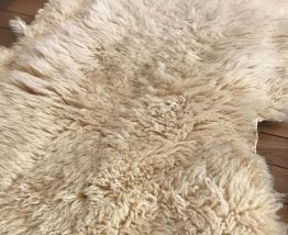 Tapis peau de mouton beige