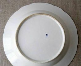 Belle assiette creuse en porcelaine  