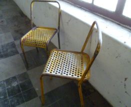 2 chaises vintage en métal 