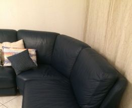 Canape d’angle en cuir couleur bleue