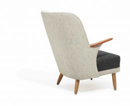 Petit fauteuil avec pieds en chêne et clous en teck