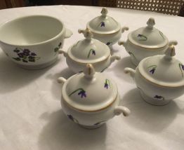 Pots à crème et bol en porcelaine blanche décorés main